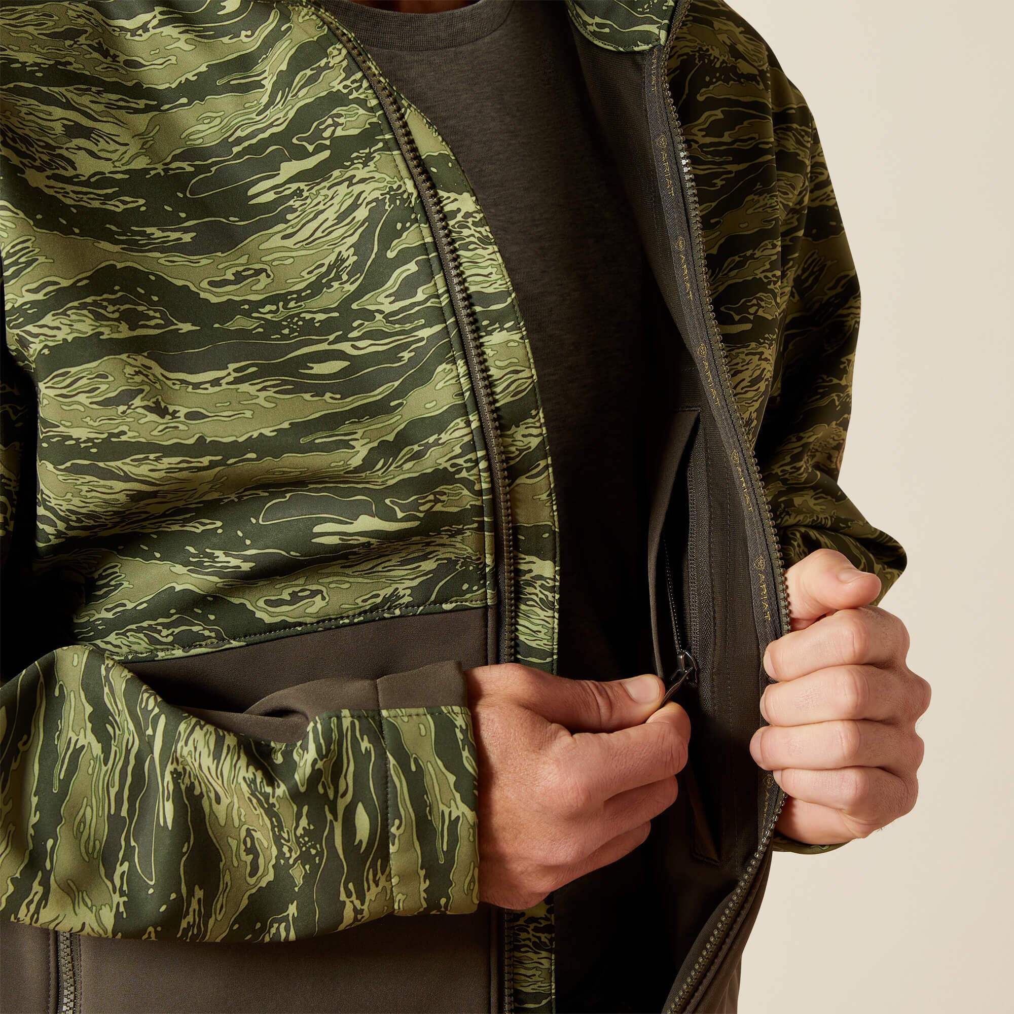Ariat Logo Softshell Jacket Outlet