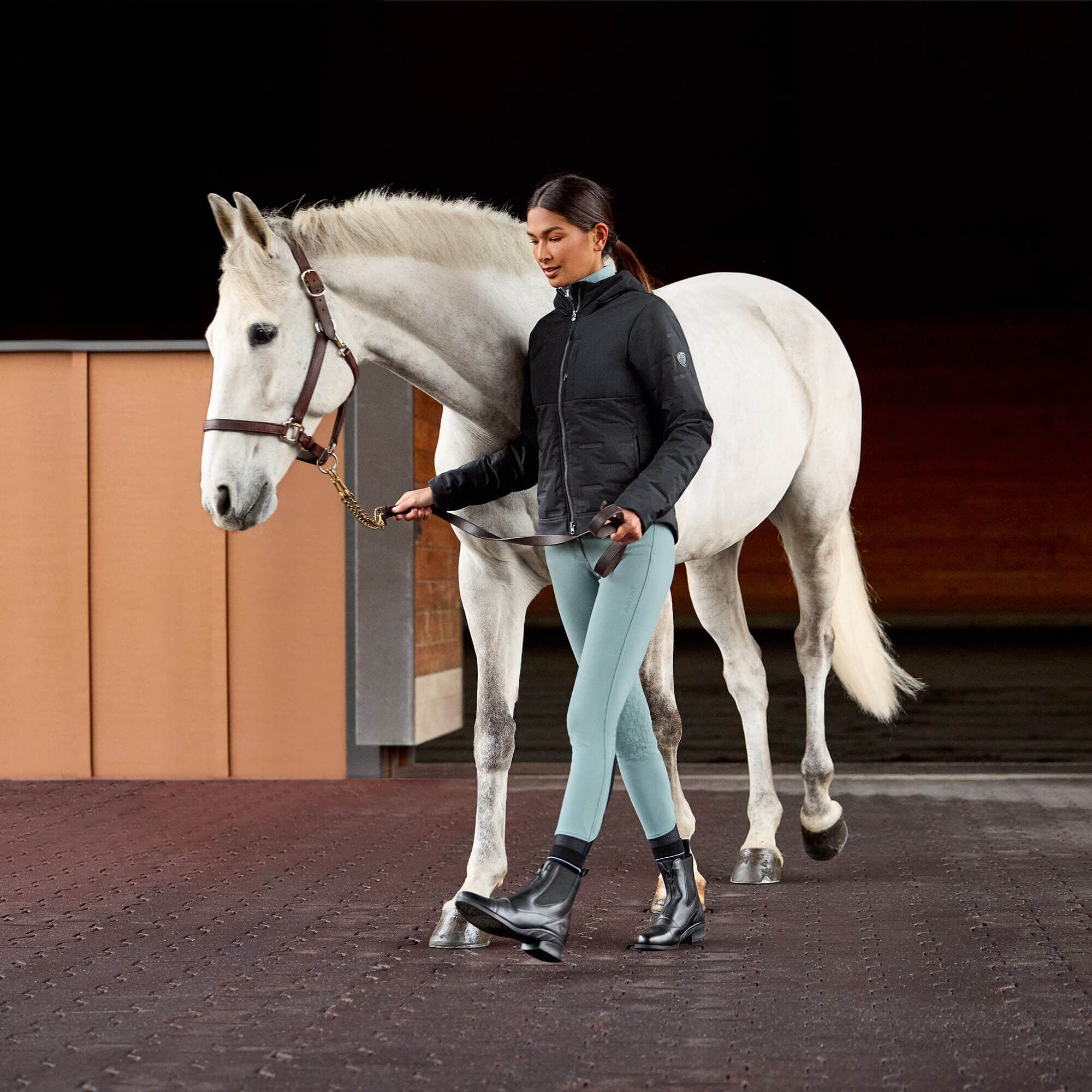 Ariat Tri Factor Vivacity Heat Half Grip Breech Outlet