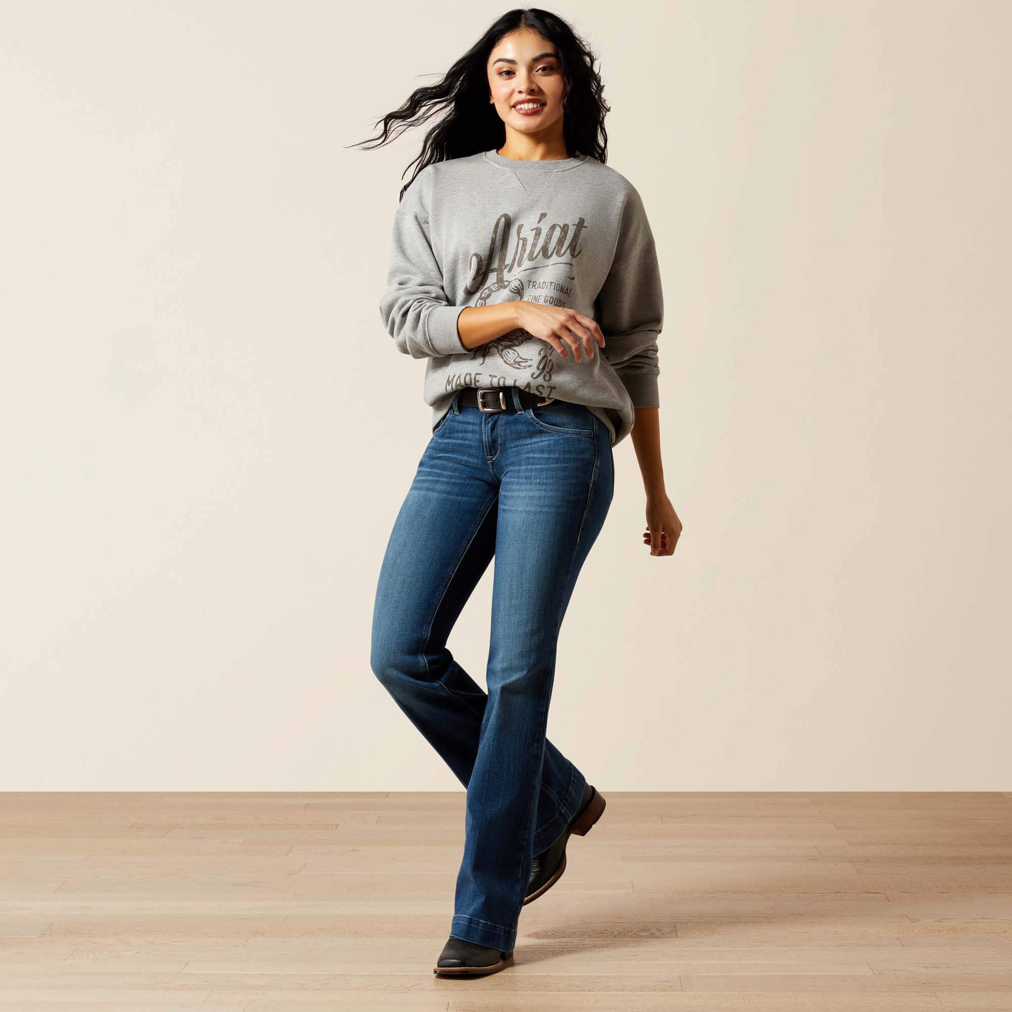 Ariat Scorpion Script Oversized Sweatshirt Online