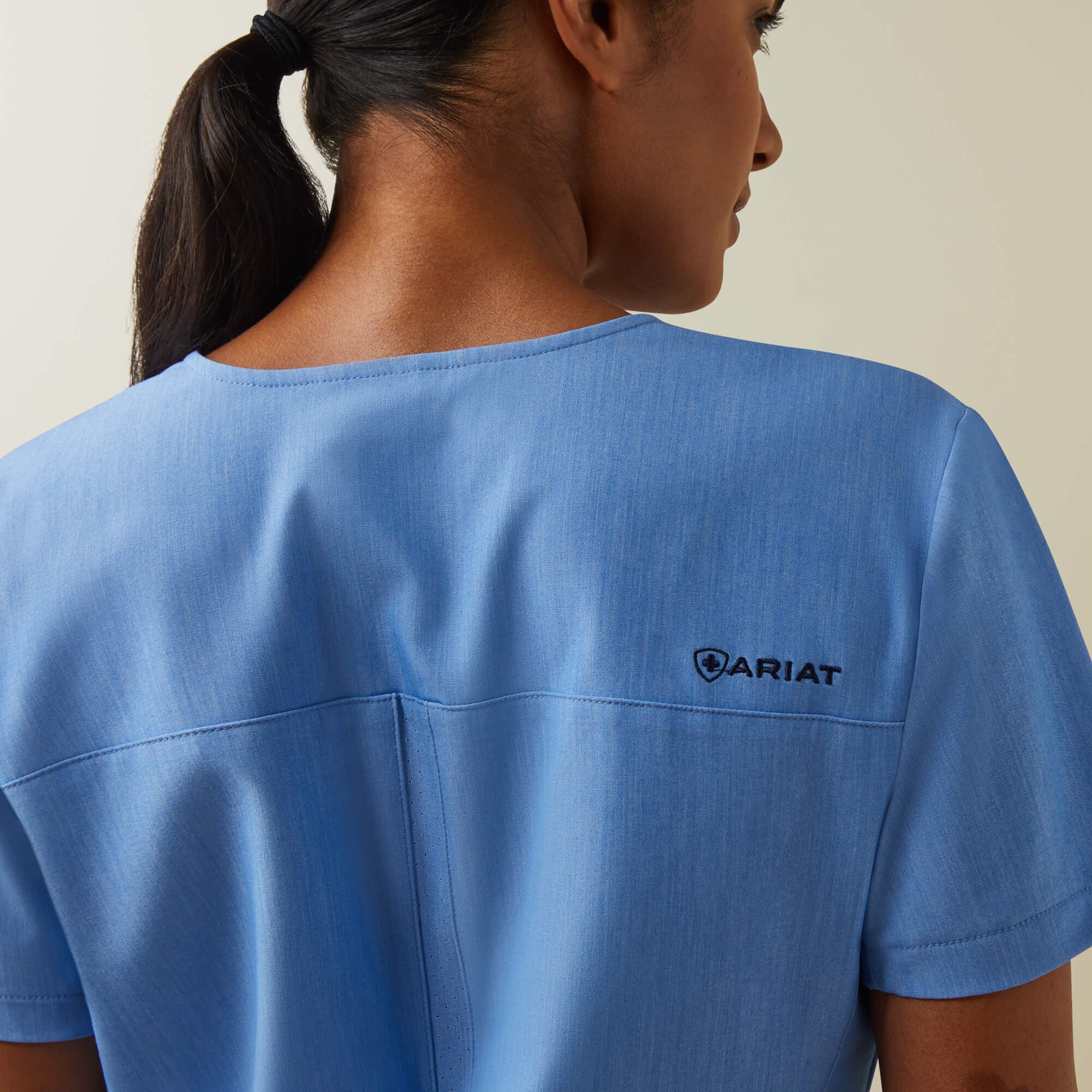 Ariat Clara 6 Pocket Scrub Top Outlet