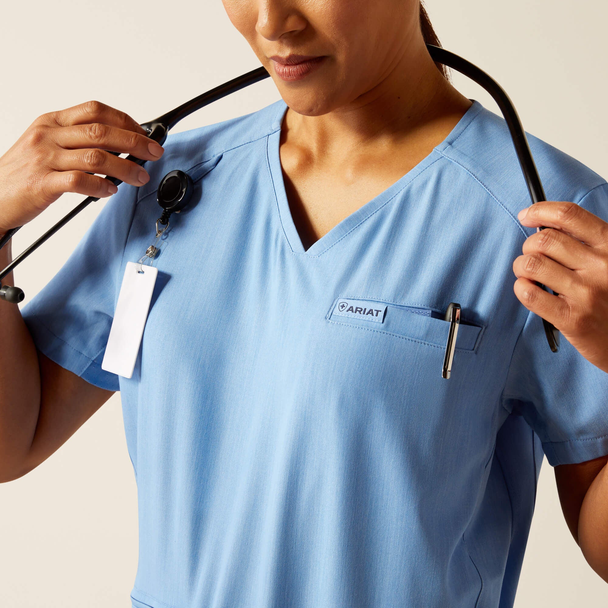 Ariat Clara 6 Pocket Scrub Top Outlet